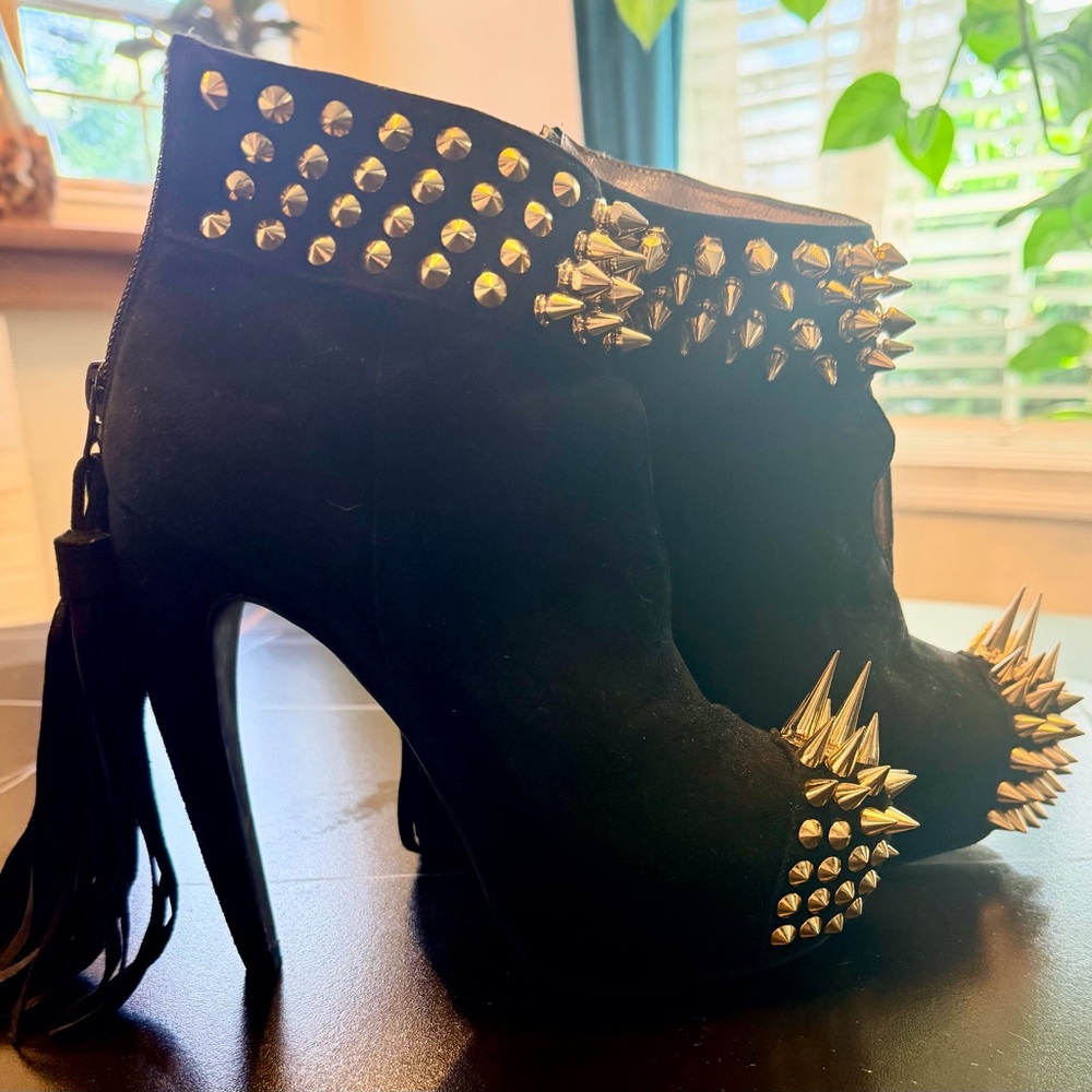 JEFFREY CAMPBELL GOLD STUDDED SUEDE BOOTIES Size 7
